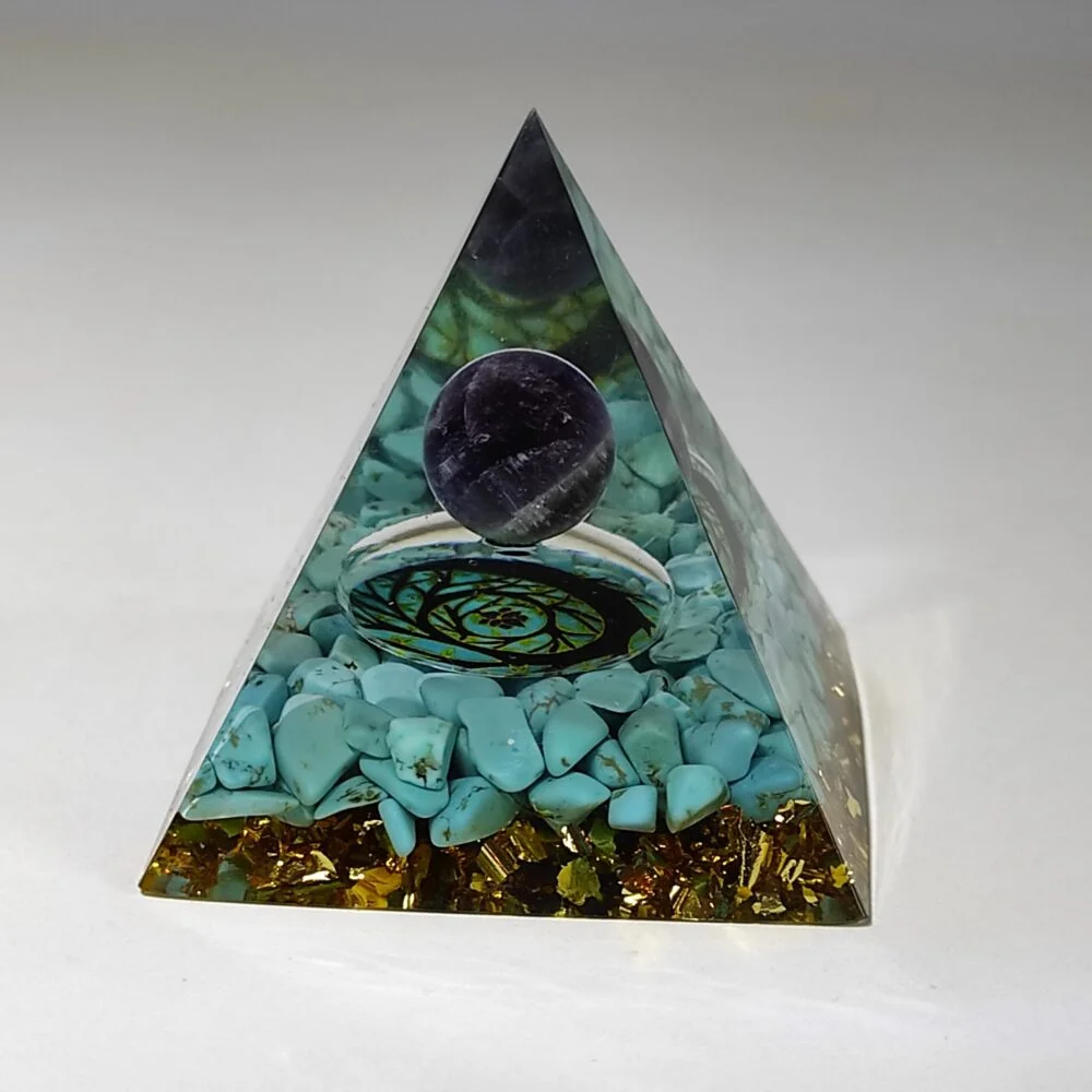 Orgonite pyramid turquoise amethyst1