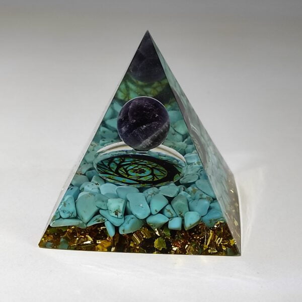 Orgonite pyramid turquoise amethyst1 scaled