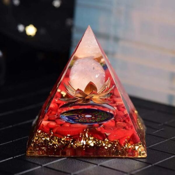 pyramida cervena